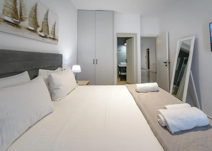 Theotokopoulos Park Renovated Apartment