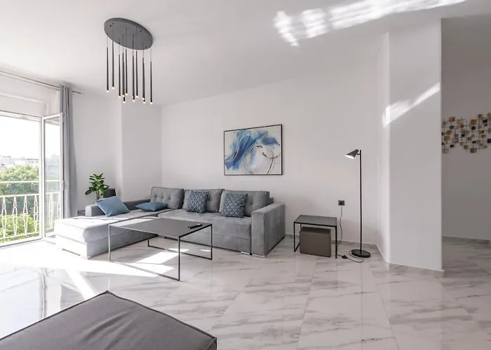 Theotokopoulos Park Renovated Apartment